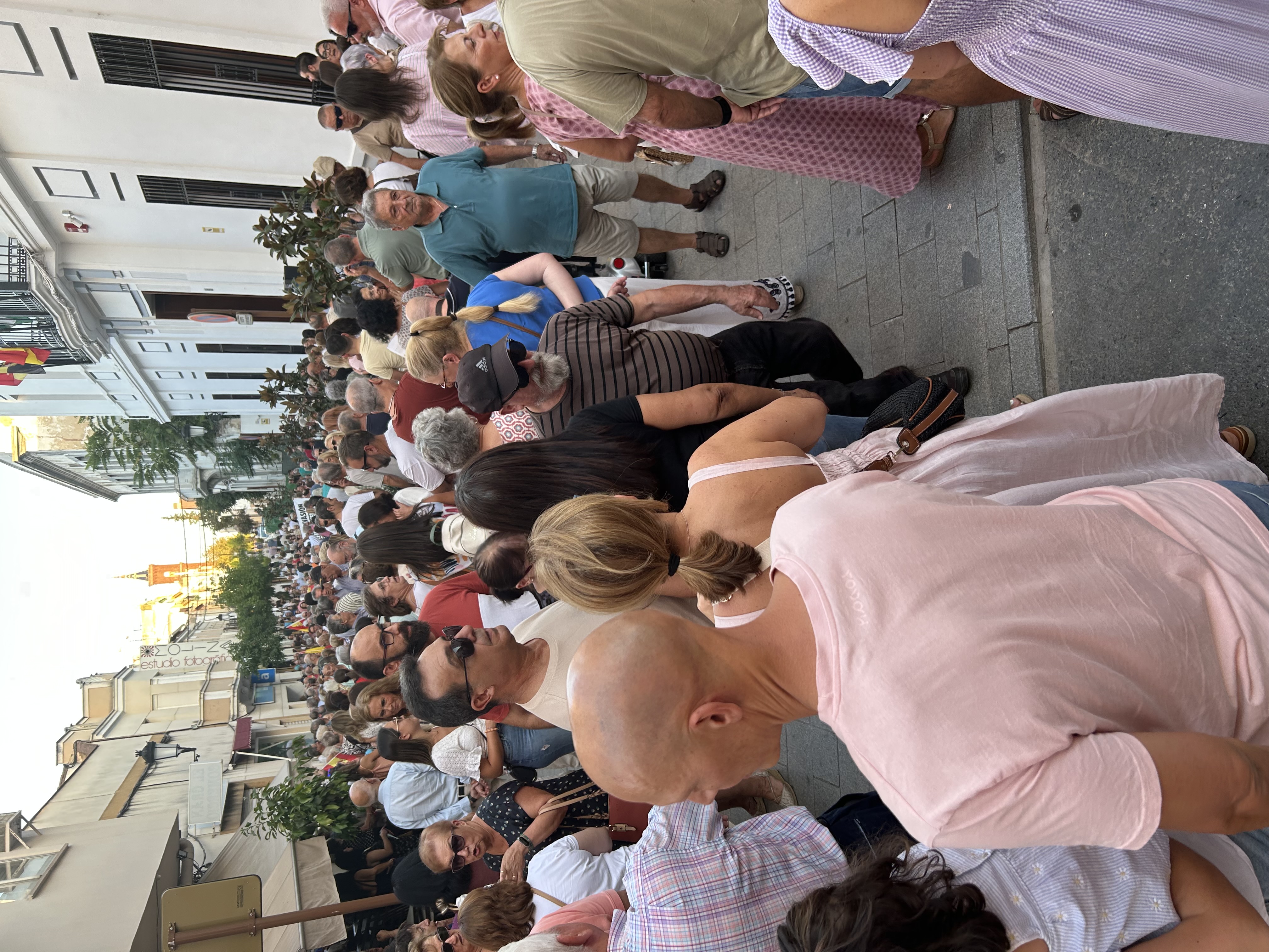 Cerca de 200 personas se concentran en Peñarroya-Pueblonuevo en apoyo a Ceuta y reclaman una respuesta de Estado