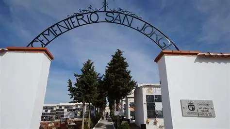 Peñarroya-Pueblonuevo actualiza el calendario de limpieza de nichos en sus cementerios municipales con motivo de Todos los Santos