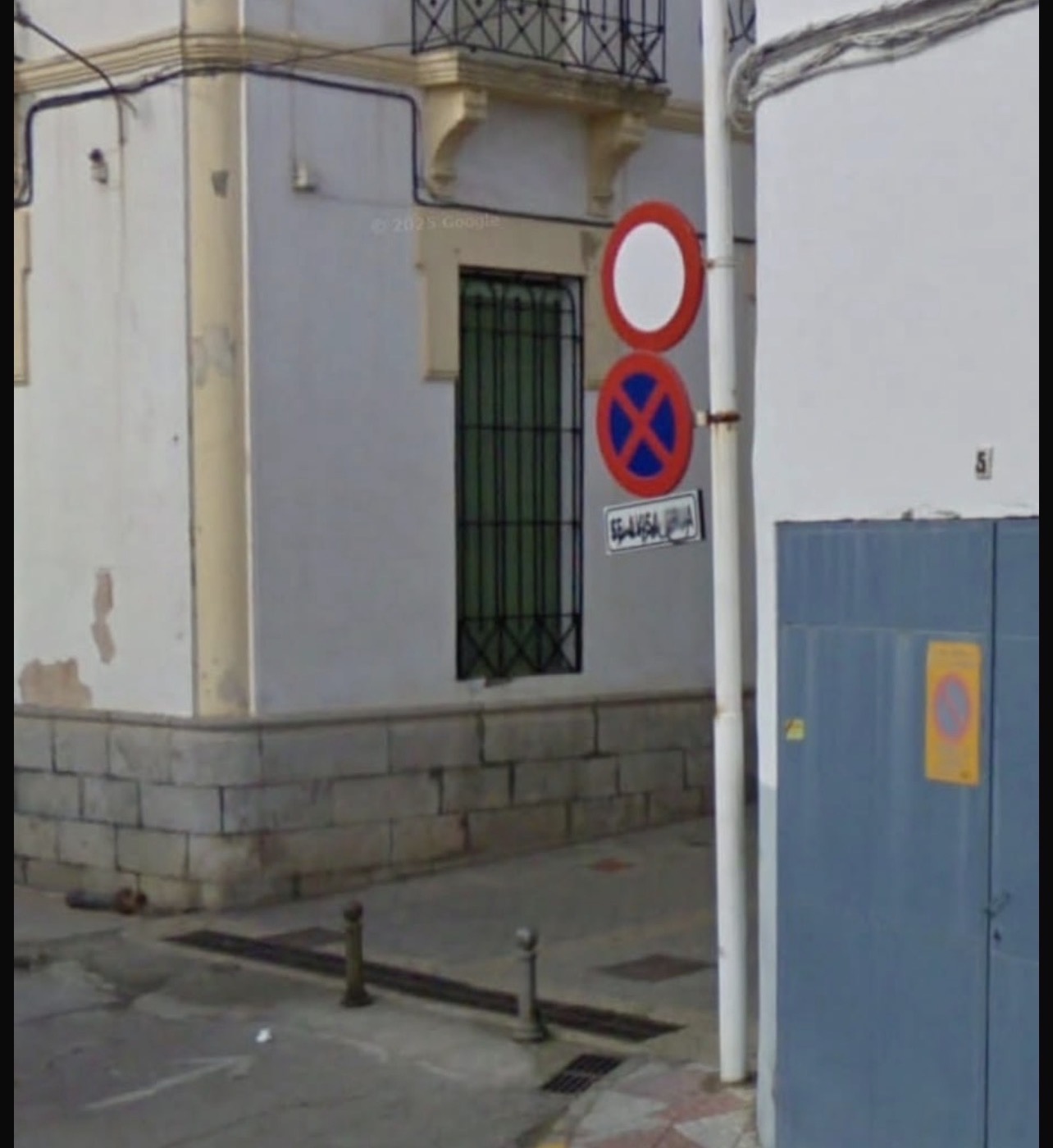 Polémica por el acceso a una calle peatonal de Peñarroya-Pueblonuevo tras la denuncia de un vecino
