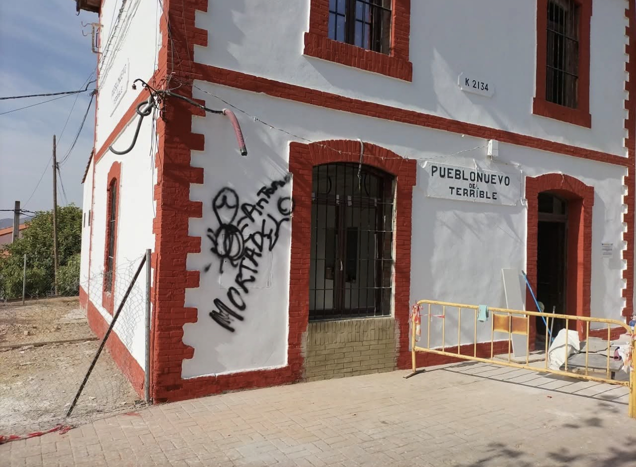 Vandalizan la histórica Estación de Pueblonuevo del Terrible en pleno proceso de rehabilitación